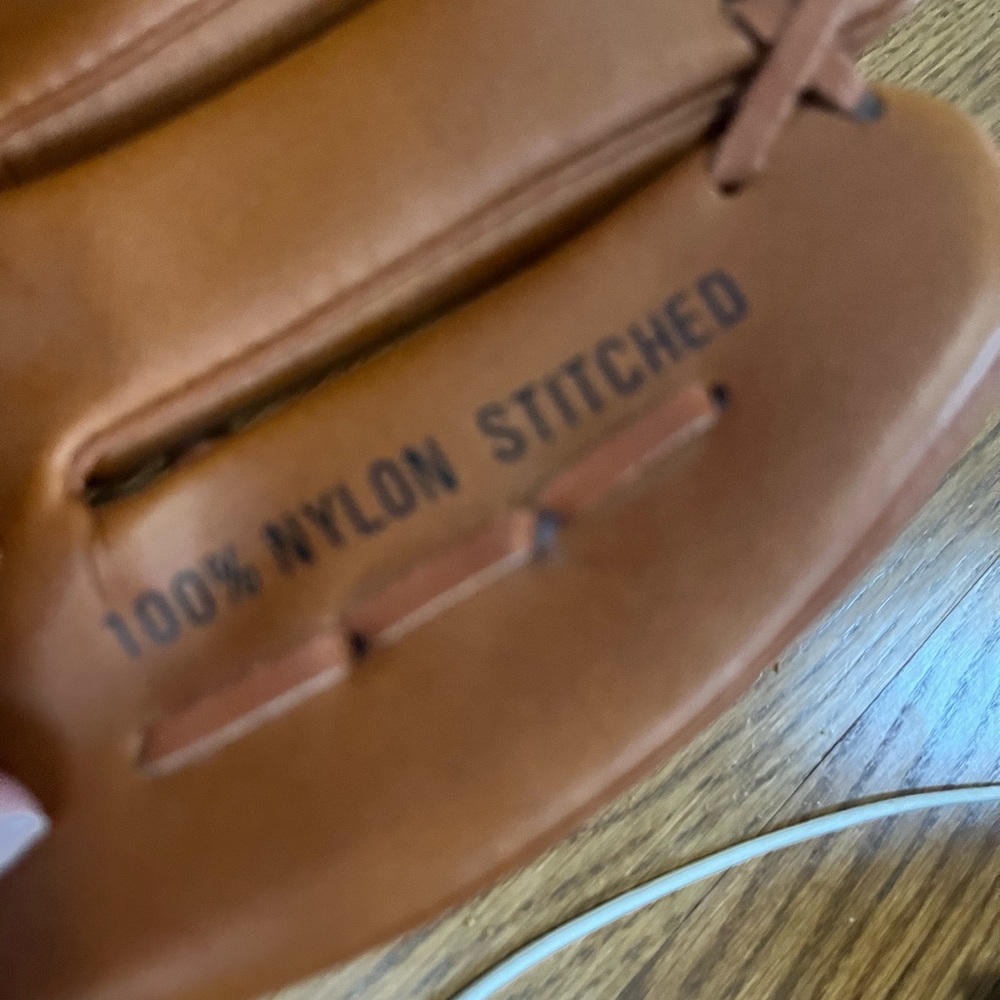 VINTAGE KOOL-AID BASEBALL GLOVE WHITE SOX ROUGH AND RARE - Picture 6 of 9